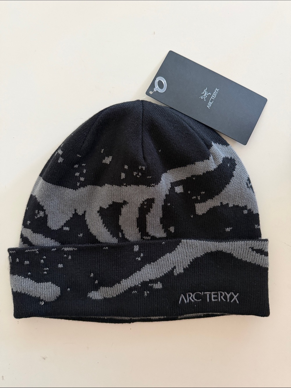 NWT Arc'teryx Black & Gray Grotto Torque Knit Cuffed Beanie